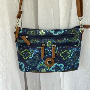 Pretty Stone Mountain Quilted Cross Body Bag in shades of blue